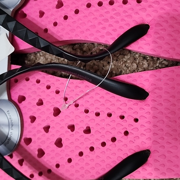 WOMEN'S 5/6 Hot Pink and Black BEACH/Summer Flip Flops 🩴 - Picture 7 of 10